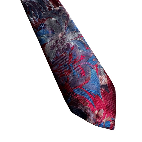 Vintage Van Heusen Red Floral Polyester Necktie - Picture 2 of 3